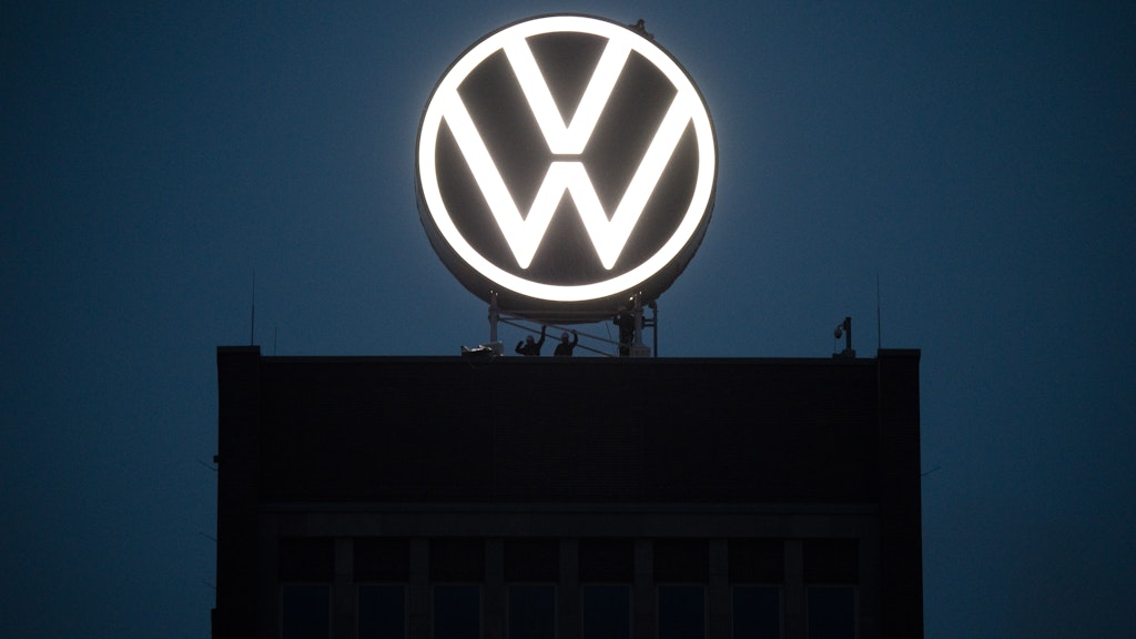 Das Logo von VW.