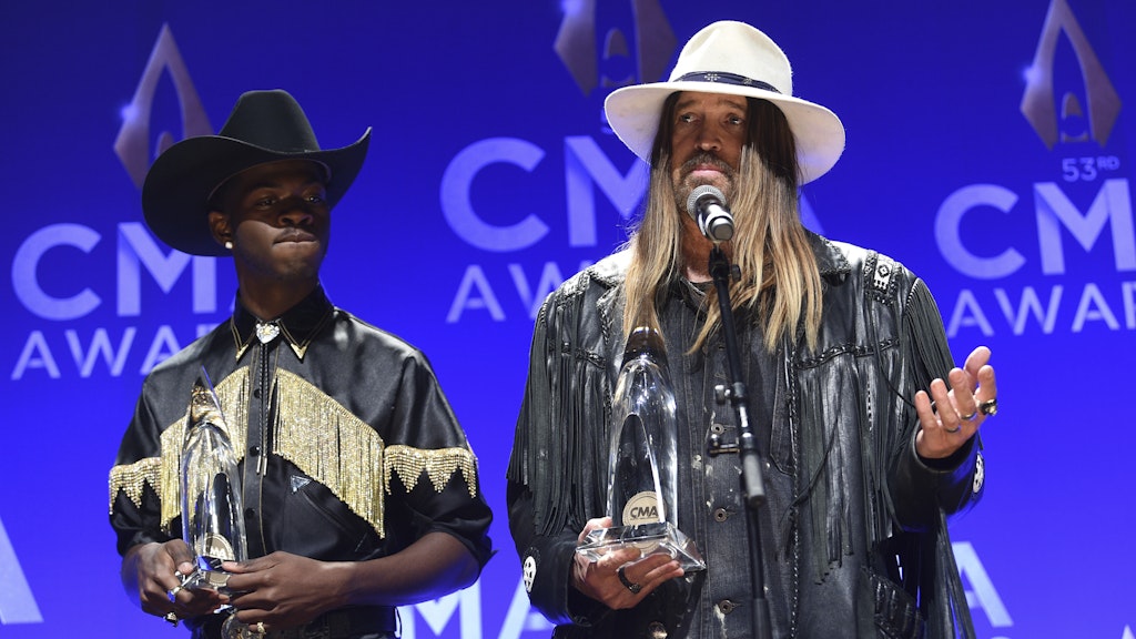 Der Rapper Lil Nas X bekam Schützenhilfe von dem Coutnry-Urgestein Billy Ray Cyrus (r.).