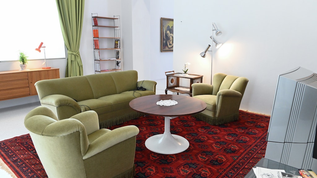 Ein deutsches Wohnzimmer um 1960, Ausblick auf die Documenta 2022.