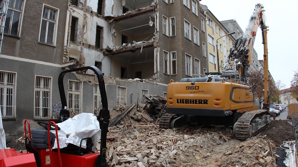 Abrissarbeiten des ehemaligen Haus 6 der MfS in der Magdalenstrasse 13