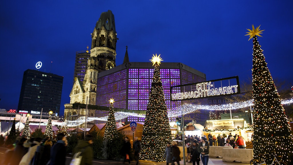 Fröhliche Weihnacht überall... Am Breitscheidplatz ist das seit drei Jahren eine echte Herausforderung.