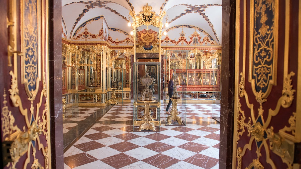 Das Juwelenzimmer im Historischen Grünen Gewölbe im Dresdner Schloss der Staatlichen Kunstsammlungen Dresden (SKD).
