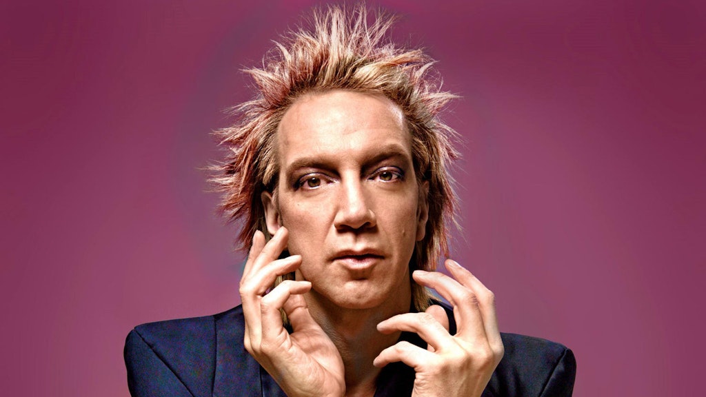 Berliner Entertainer Sven Ratzke feiert mit seiner neuen Show die Musik-Ikone David Bowie.