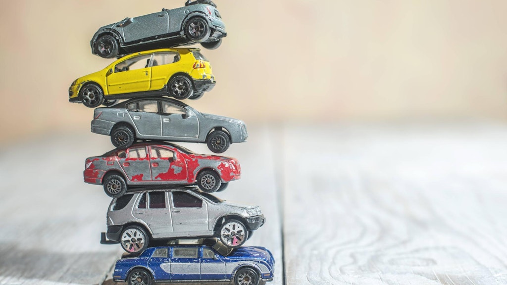 Wer ein Auto hat, benötigt auch eine Kfz-Versicherung. Die Preise schwanken das Jahr über deutlich.