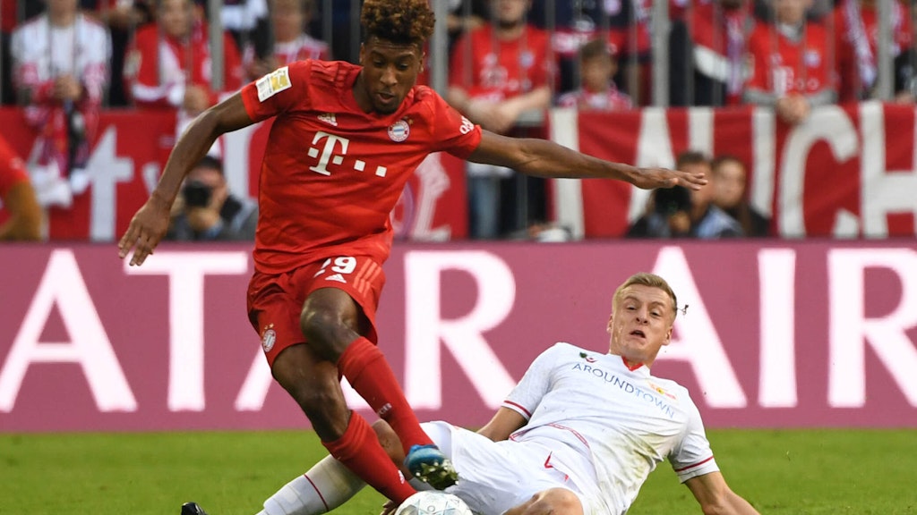 Felix Kroos grätscht gegen Kingsley Coman.