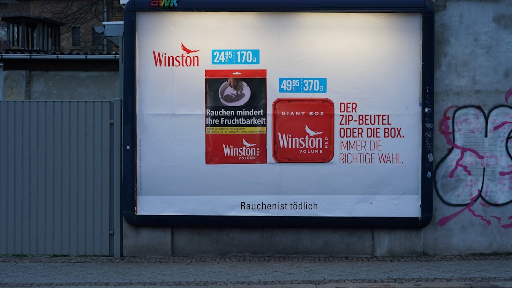 Plakatwerbung für Zigaretten soll verboten werden.