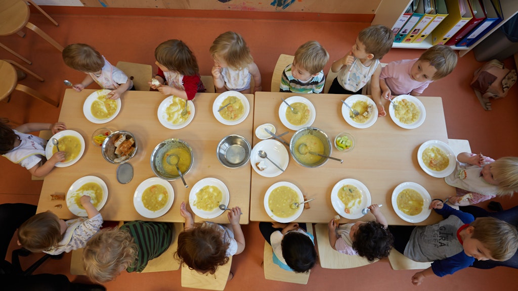 Die SPD finanziert das Gratis-Schulessen bis zur sechsten Klasse.