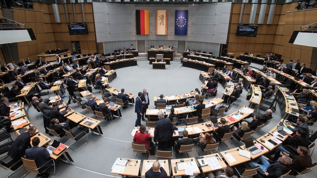 Im Abgeordnetenhaus wurde über die Ausgaben für die Projekte der Regierungsparteien diskutiert.