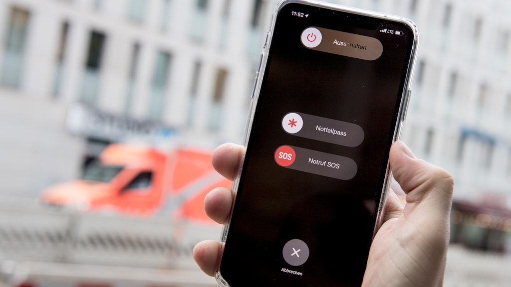 Wer mit dem iPhone den Notruf wählt, kann nach Installation von iOS 13.3 nun auch automatisch seinen Standort an die meisten Rettungsleitstellen übertragen.