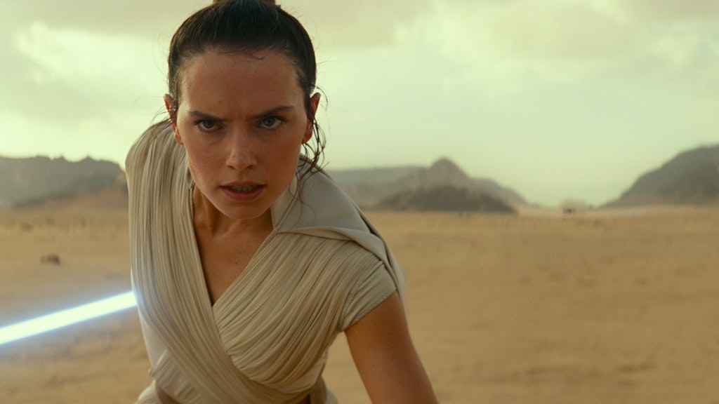 So sieht eine zu allem entschlossene Sternenkriegerin aus: Daisy Ridley in der Rolle der machtbegabten Nachwuchshoffnung der Jedi - der Schrottsammlerin Rey.