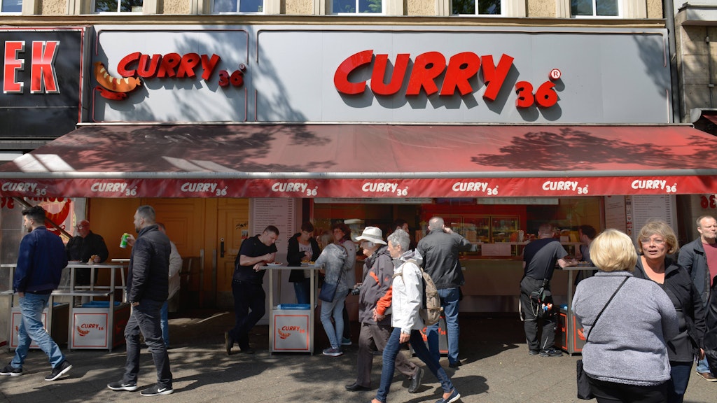 Das "Curry 36" hat bisher Standorte am Mehringdamm, am Zoologischen Garten sowie im Hauptbahnhof.