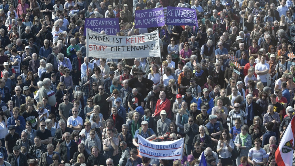 In Berlin demonstrierten am 6. April 2019 mehr als zehntausend Menschen für bezahlbaren Wohnraum und gegen Verdrängung durch steigende Mieten. 