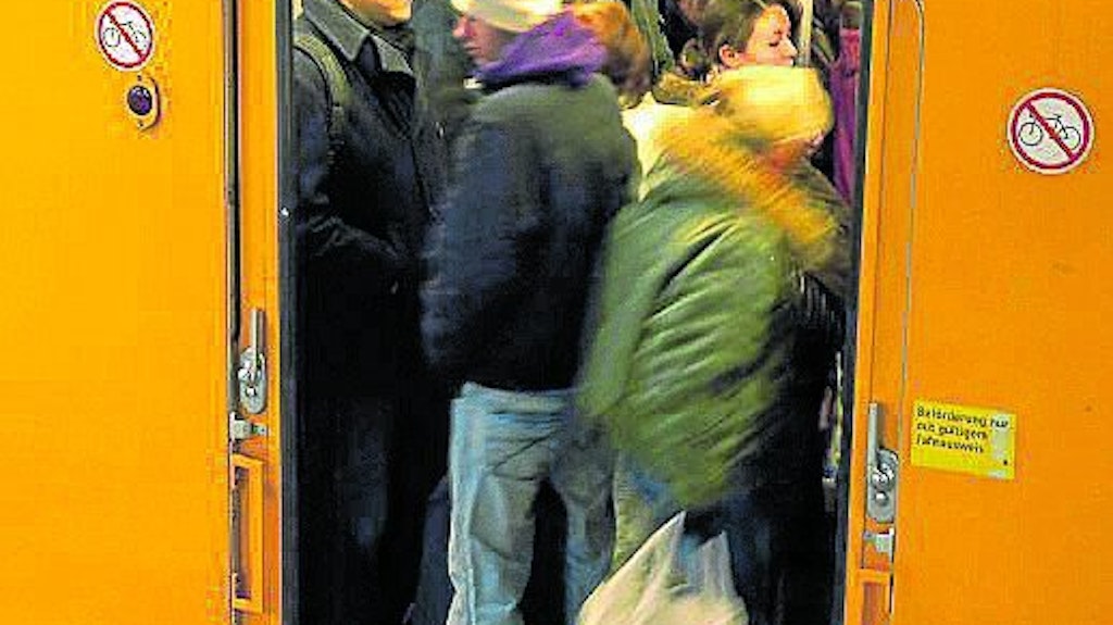 Bitte bleiben Sie zurück! Der ÖPNV war schon angenehmer.
