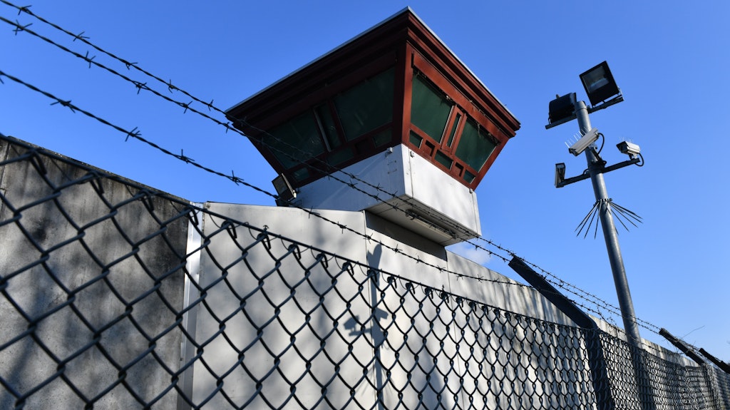 Die Justizvollzugsanstalt in Tegel. Hier verbüßt der Angeklagte Michael K. eine mehrjährige Haftstrafe. Mitgefangene sagen, dass sie Angst vor ihm haben.