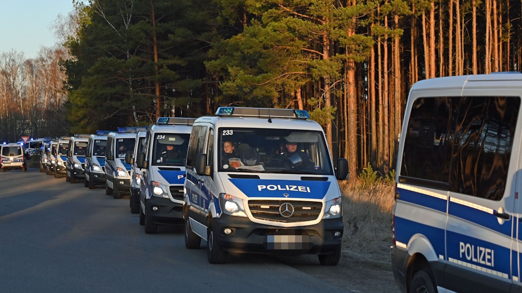 Massenaktion zivilen Ungehorsams: Ende Gelände bereitet sich auf Blockade-Wochenende vor. Einsatzkräfte sind vor Ort. 