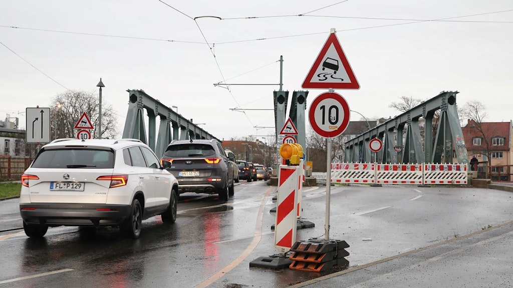 Lange Brücke sorgt für lange Staus. Kein Bezirk ist auf so viele Brücken angewiesen wie Treptow-Köpenick. 