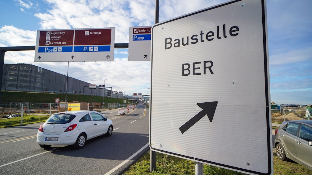 Aus der Baustelle BER könnte Ende Oktober ein Flughafen werden. Der Tüv hat seine Prüfungen in weiteren Teilen des Terminals abgeschlossen.