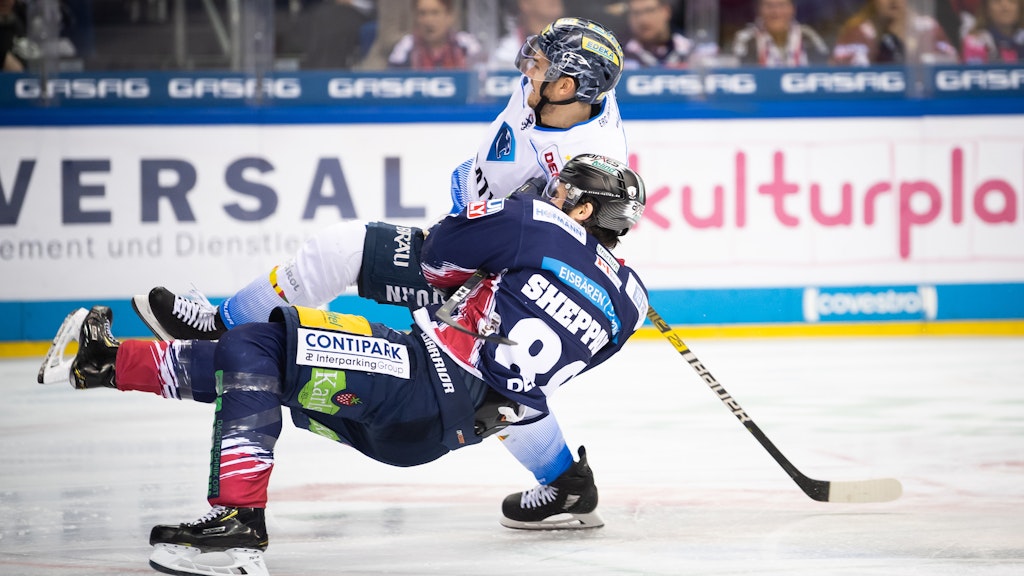 Ausgerutscht: Die Eisbären verlieren in der eigenen Halle gegen Ingolstadt. 