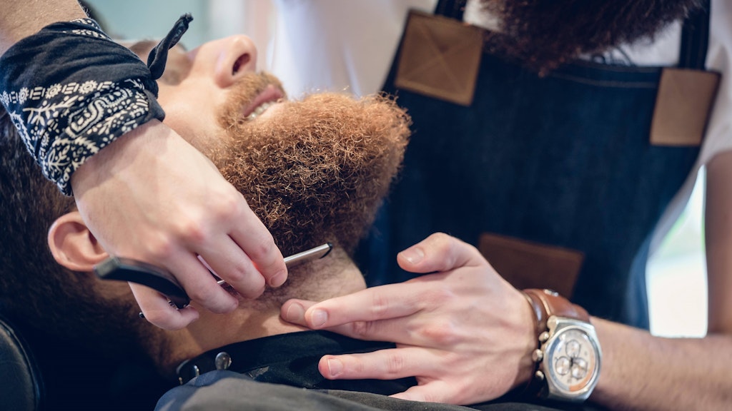Sogenannte Barber Shops sprießen in Berlin wie Bäume aus dem Boden. Dabei geht es nicht immer mit rechten Dingen zu. (Symbolbild)