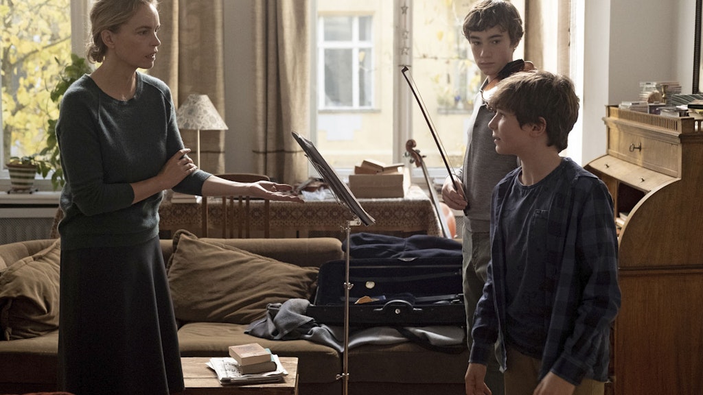 Nina Hoss spielt eine Lehrerin am Musikgymnasium. Wie in Jan-Ole Gersters Film „Lara“ gibt eine Frau die Ansprüche an sich nun an andere weiter. 