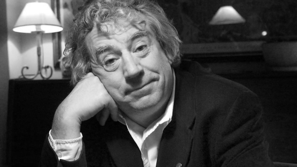 Der britische Monty-Python-Komiker Terry Jones 2003 in seinem Haus in London.