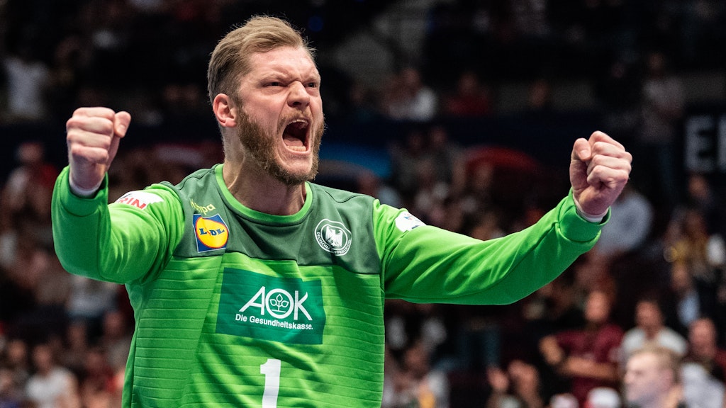 DHB-Keeper Johannes Bitter bejubelt den Sieg gegen Tschechien