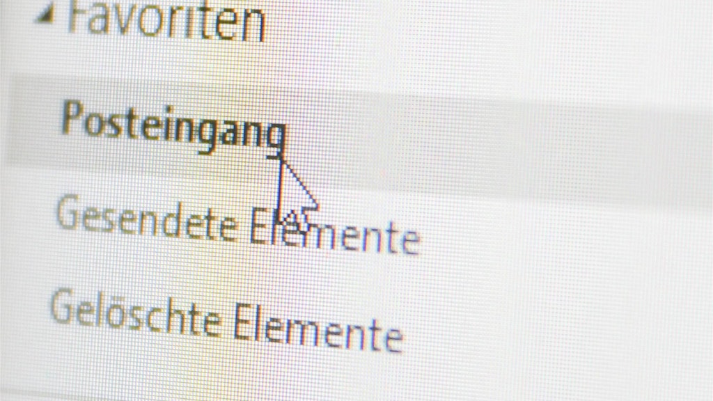 Nach vielen Jahren hat sie noch Kontakt zu einem Bekannten aus Wuhan.