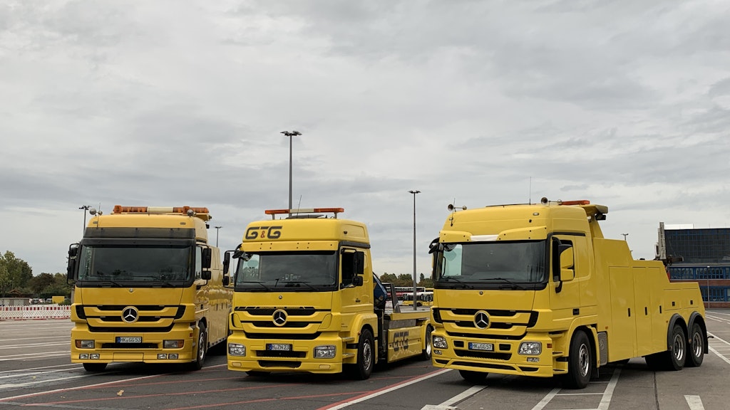 Startklar für den Einsatz: drei Abschleppfahrzeuge der BVG.