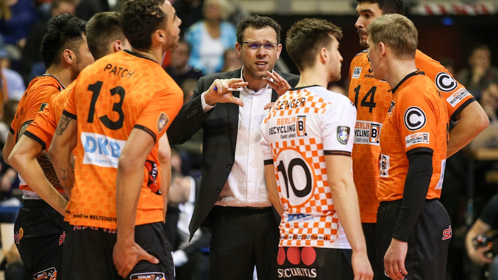 Der Rhythmus ist weg: Trainer Cedric Enard bietet Lösungsvorschläge.