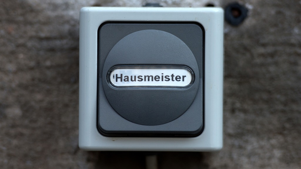 Wasserrohrbruch oder kaputte Heizung: Manchmal gibt es auch außerhalb der Hausmeister-Geschäftszeiten Notfälle.