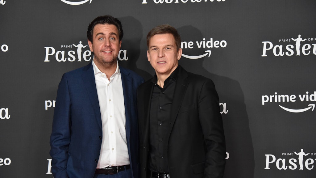 Bastian Pastewka und , l-r, Christoph Schneider, Geschäftsführer von Amazon Prime Video Deutschland