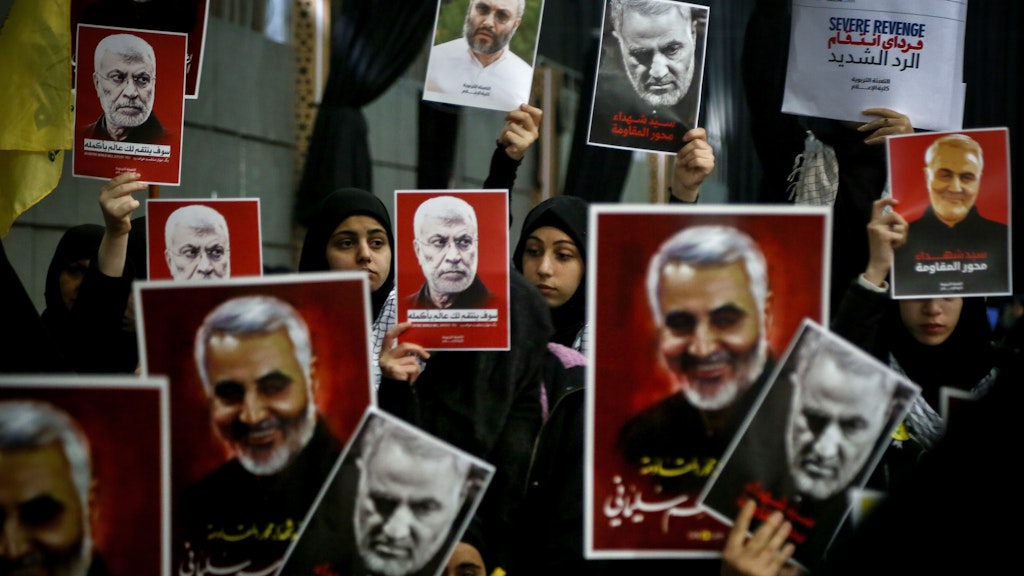Anhänger der Hisbollah protestieren in Beirut gegen die Tötung des Anführers der Kuds-Brigaden.