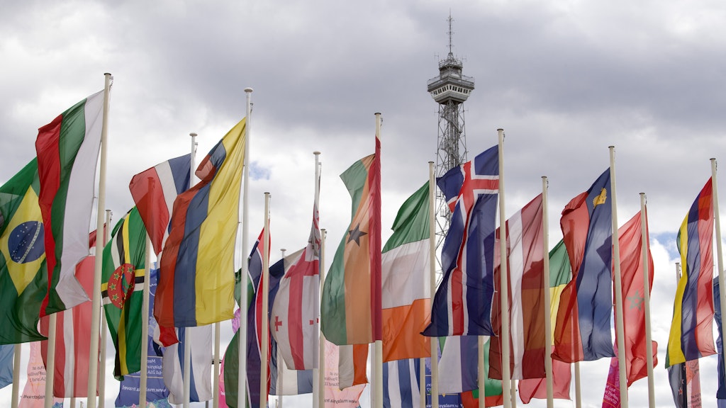 Flaggen verschiedener Länder vor dem Eingang zur Messe: In wenigen Wochen startet die Reisemesse ITB (4. März bis 8. März) in Berlin.