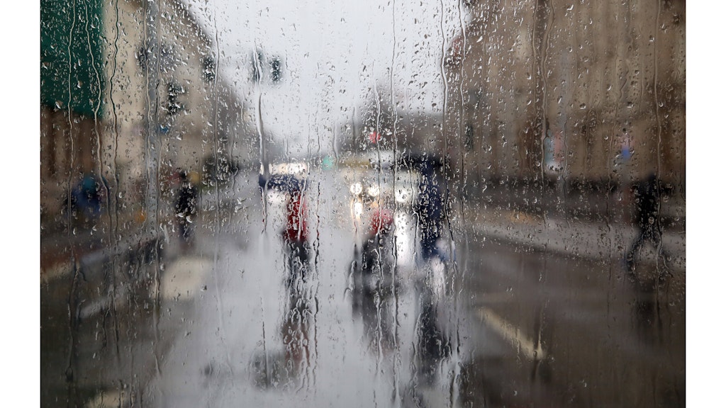 Trotz verrückt spielendem Wetter: An Tagen wie diesen nieselt es bei schrägem Wind.