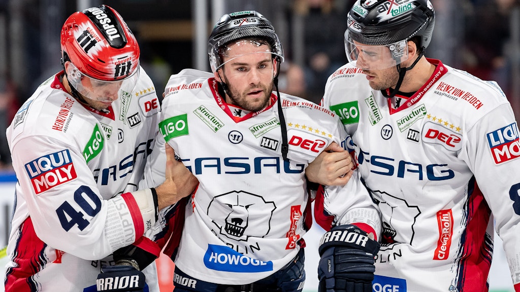 Maxim Lapierre und James Sheppard mussten Sean Backman am 31. Oktober vom Eis begleiten.