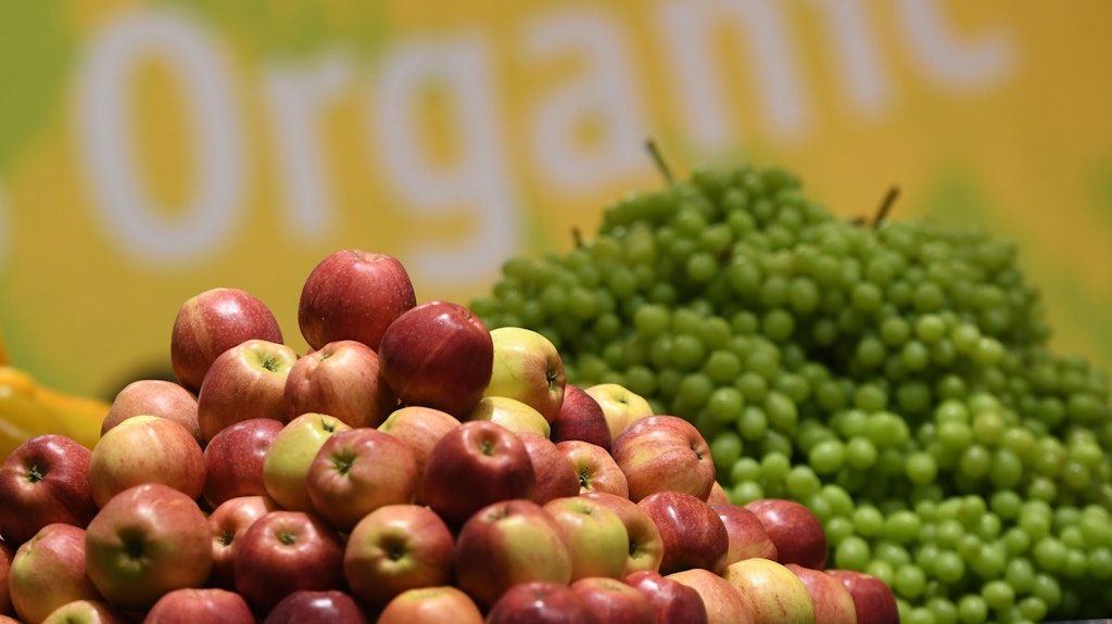 An einem Stand der Obst- und Gemüsemesse "Fruit Logistica" (Archivbild).