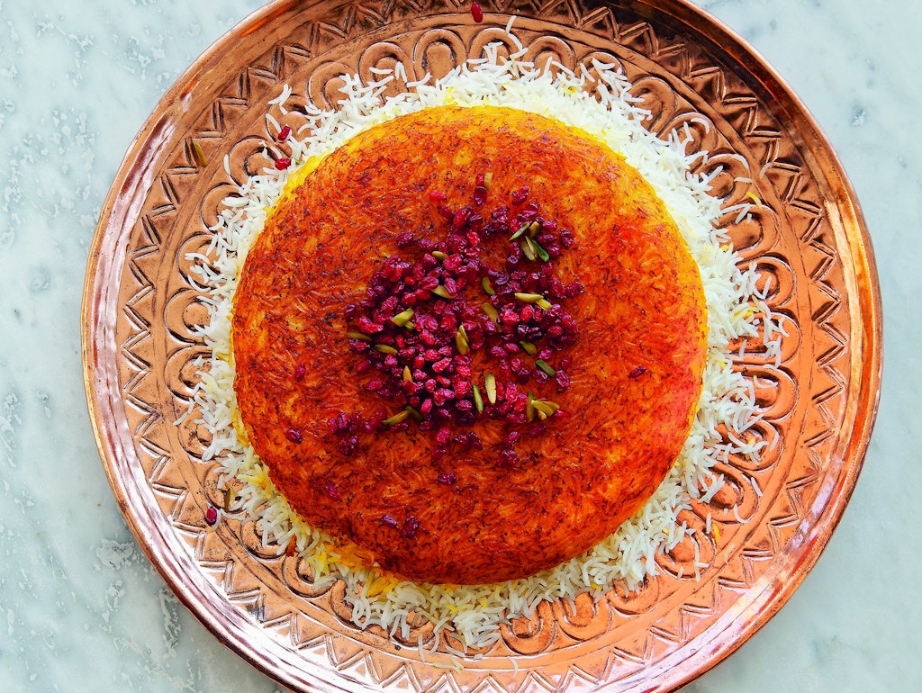 „Chelow ba tah digh“, also „Reis mit goldener Kruste“, so wird das persische Gericht genannt.