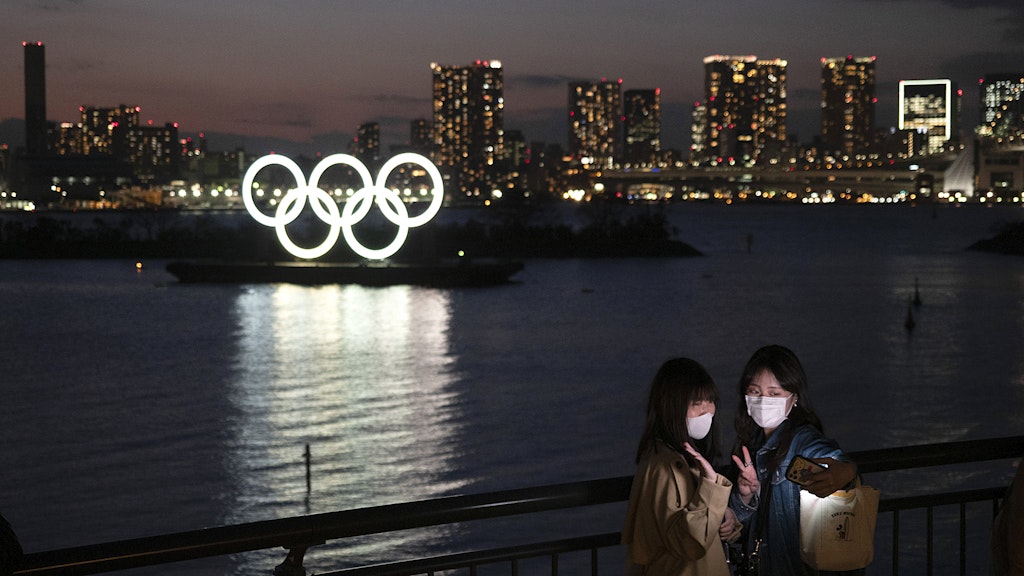 Selfie im Zeichen der olympischen Ringe: Wird es überhaupt Sommerspiele in Tokio geben?