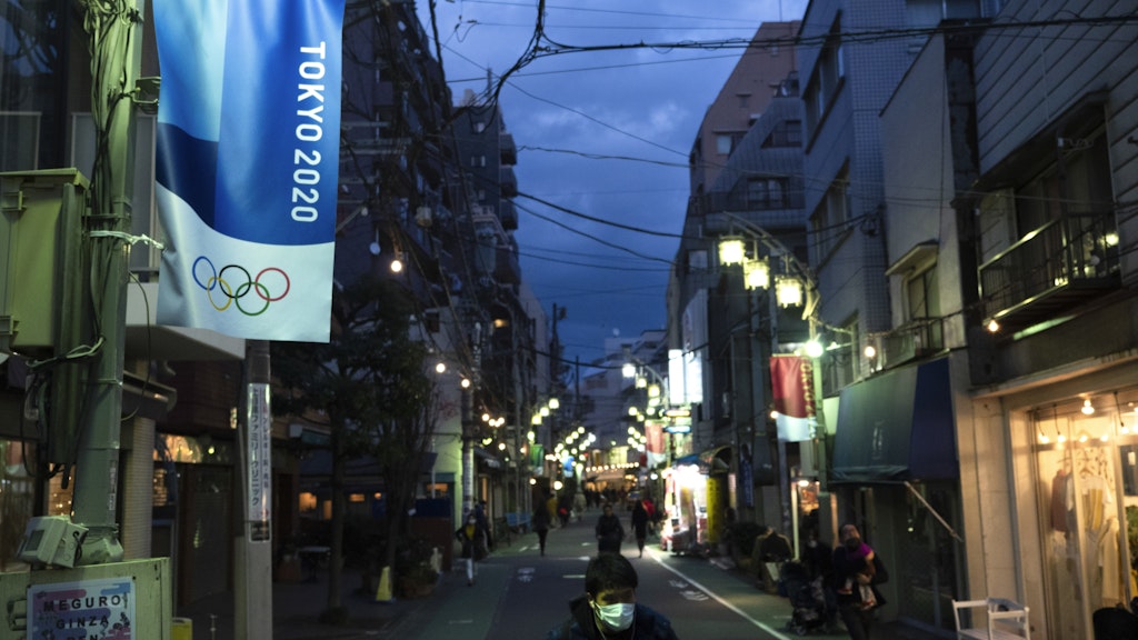 Wirklichkeitsfremde Werbung: Kaum vorstellbar, dass sich durch Tokios Straßen in diesem Sommer Olympia-Touristen tummeln werden. 
