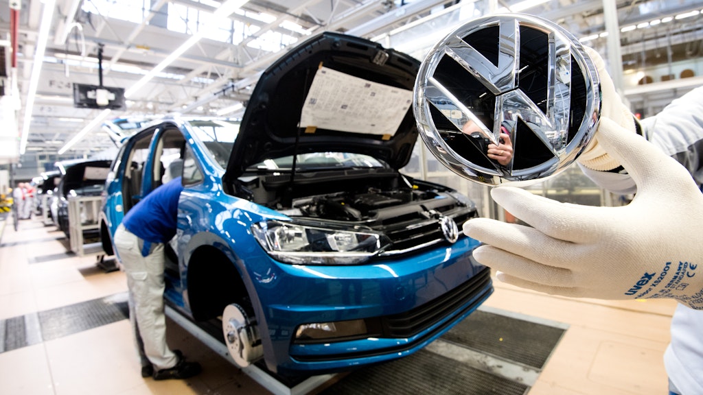 Der VW-Konzern will die Produktion in zahlreichen Werken wegen der Ausbreitung des neuen Coronavirus vorübergehend aussetzen.
