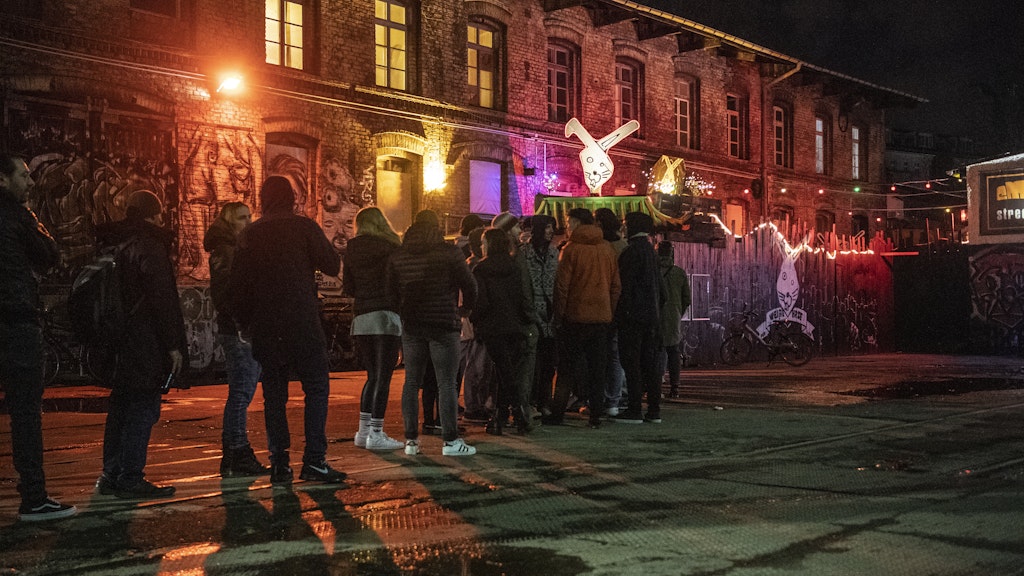 So wie hier vor einem Club auf dem RAW-Gelände wird es geraume Zeit nicht mehr aussehen. 