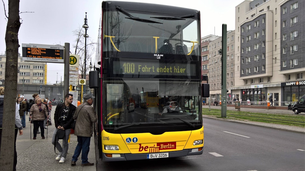 Doppeldeckerbusse sind bei den Fahrgästen beliebt, aber in die Jahre gekommen. Dieses Exemplar, geführt als Neoman DL07, wurde 2007 geliefert.