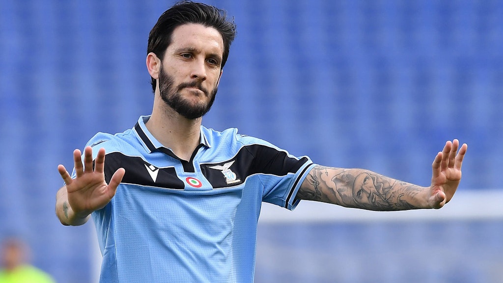 Lazio Roms Spieler Luis Alberto soll schon bald mit seinem Team ins Training einsteigen, während der Norden Italiens mit der Coronakrise kaum fertig wird.