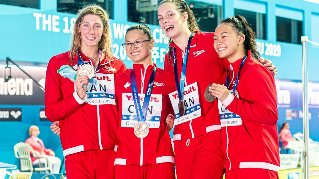 Die kanadischen Schwimmerinnen um ihren Star Penny Oleksiak (2. v.r.) werden nicht an den olympischen Spielen teilnehmen, wenn diese im Sommer 2020 stattfinden.