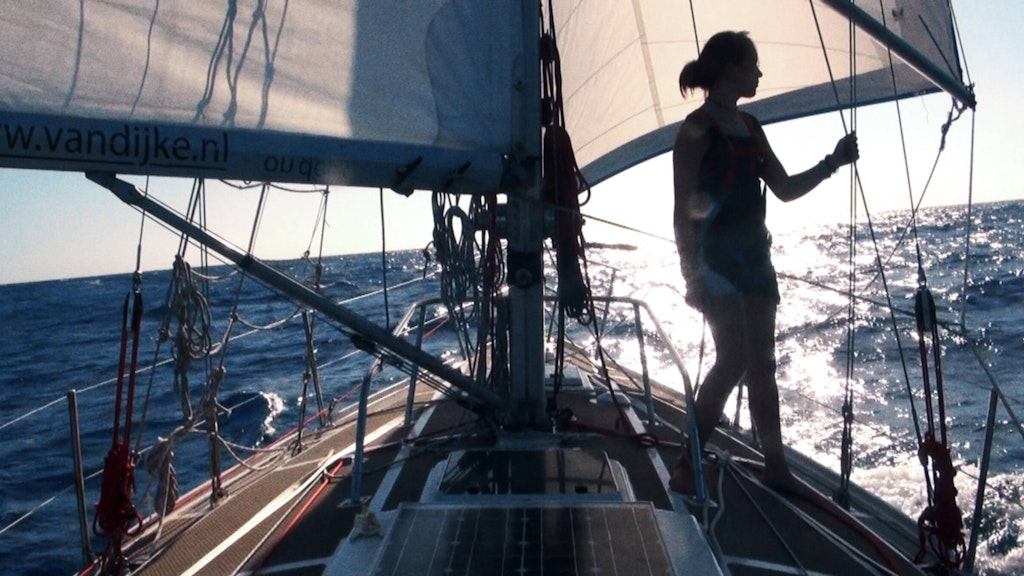 In ihrem Element: Laura Dekker auf einem Segelboot.