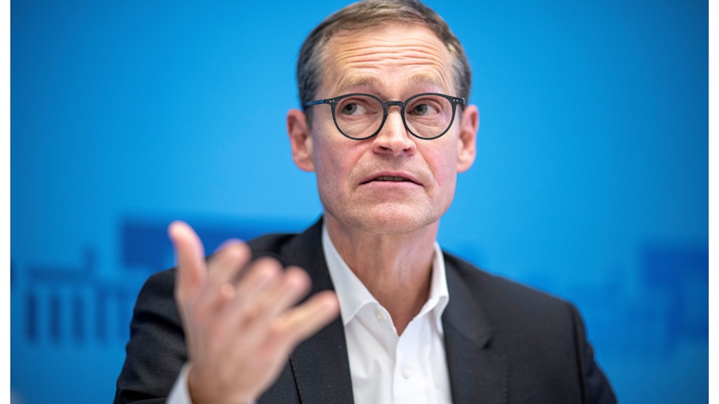 Michael Müller (SPD) regiert in einer Ausnahmesituation.