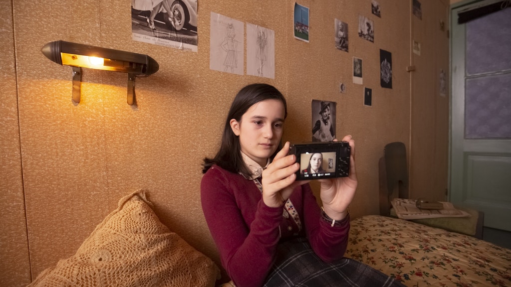 Schausielerin Luna Cruz Perez als Anne Frank.