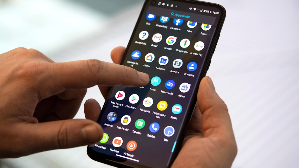Das Motorola G8 Power ist nicht Teil des Android-One-Programms. Immerhin eine neue Android-Version soll es im Laufe seines Lebens erhalten.