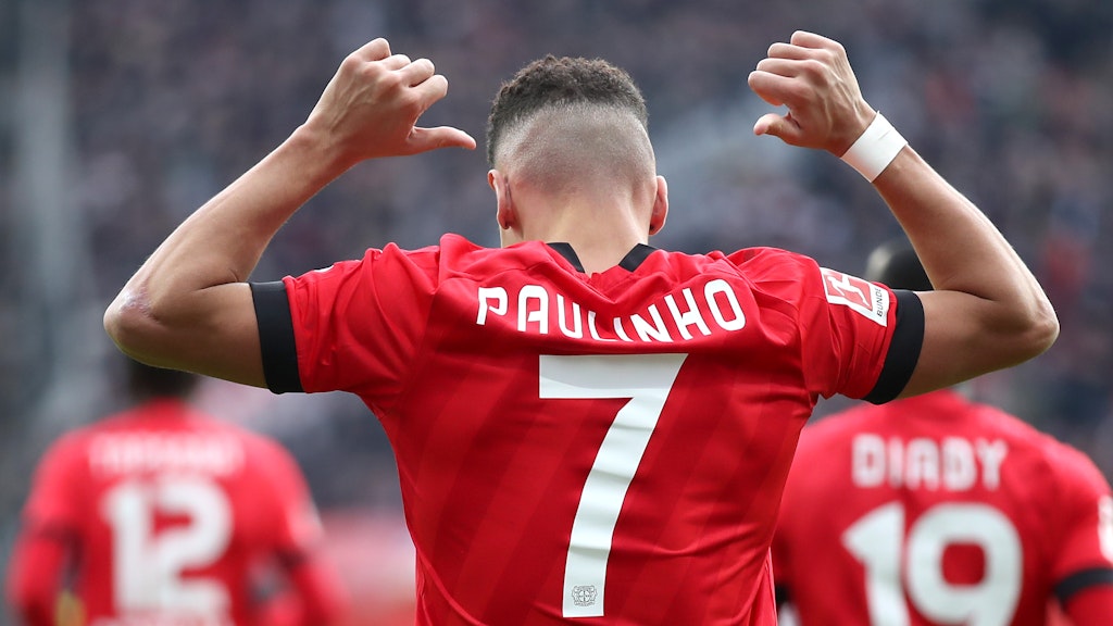 Noch Fragen? Paulinho zeigt nicht nur, was auf ihm steht, sondern auch was in ihm steckt.