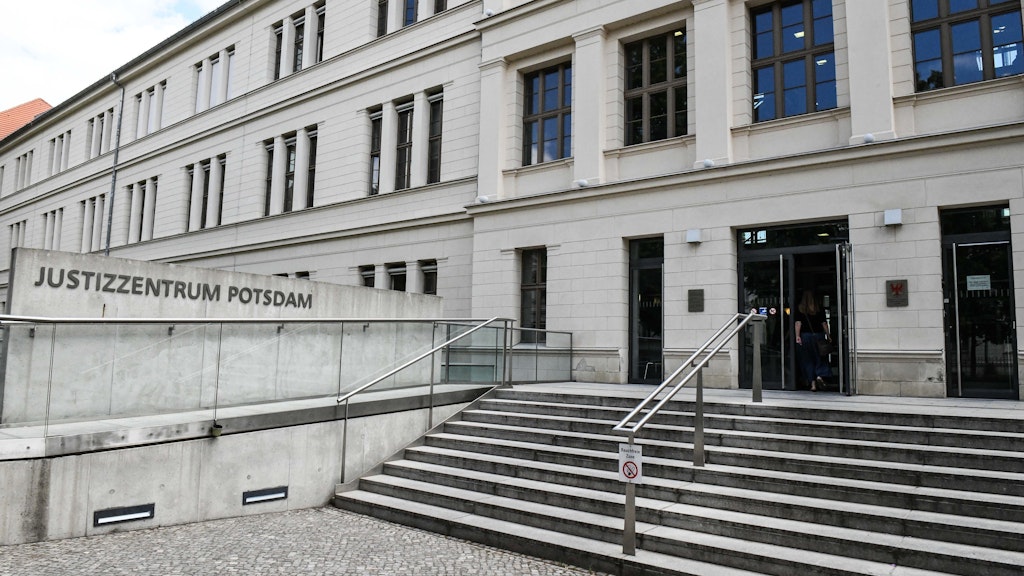 Blick auf das Justizzentrum Potsdam.